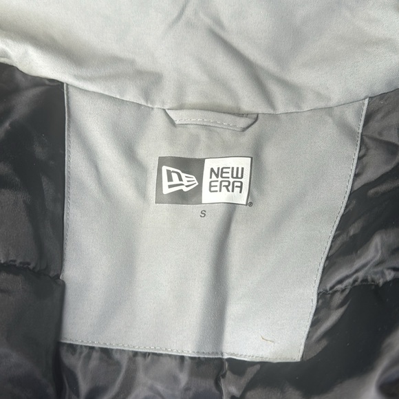 New Era Pinstripe Bowl Yankee Stadium Gray down Jacket Mens Size Small - Picture 14 of 15